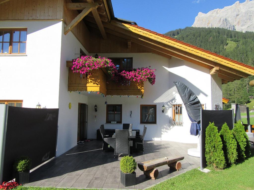Alpen-Chalet Ehrwald Exterior photo